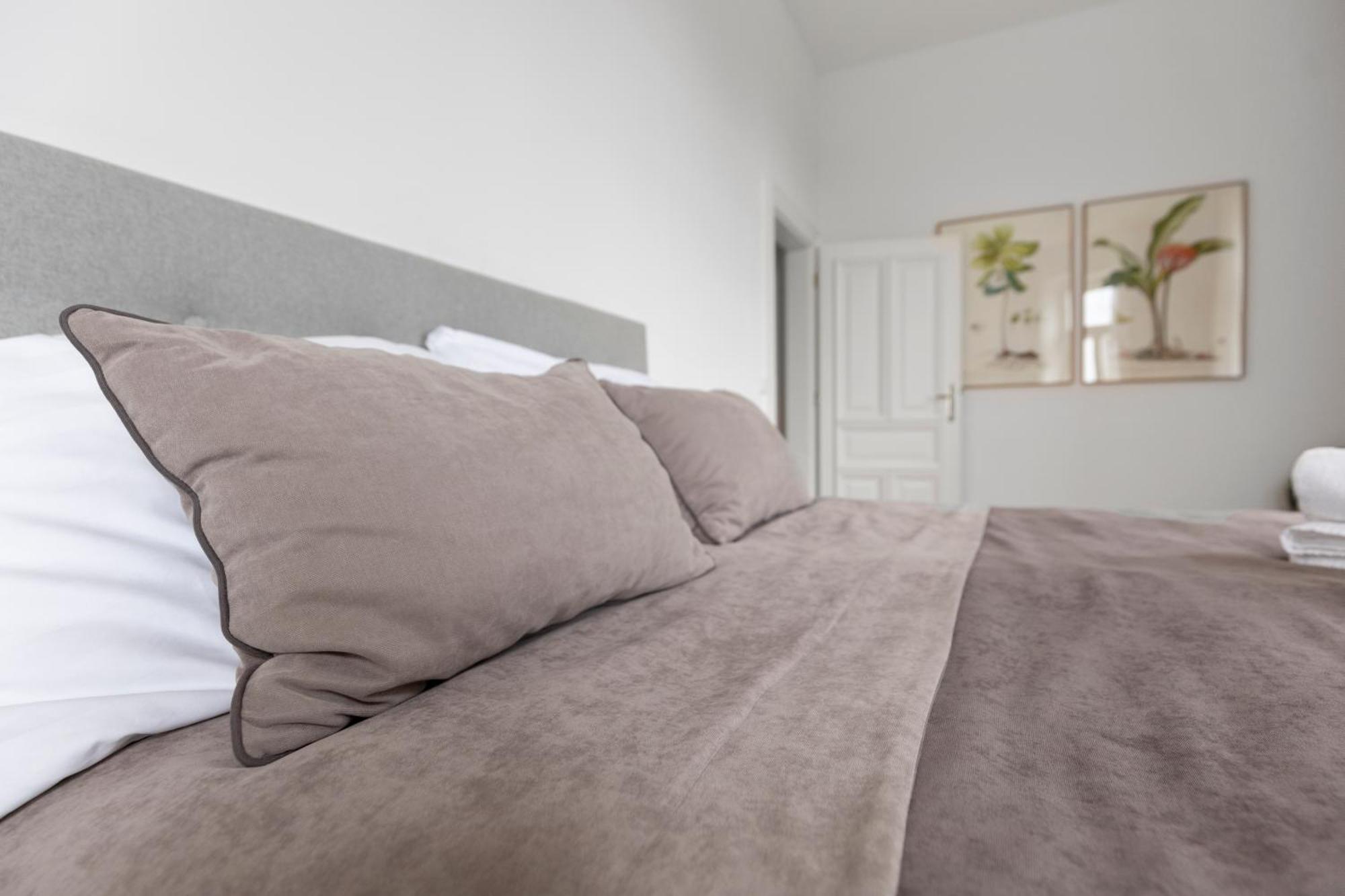 Sgrafit Apartments - Self Check-In Retz Ngoại thất bức ảnh